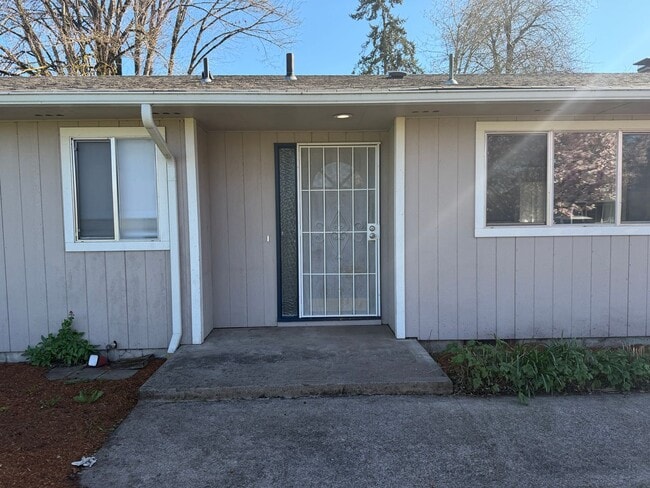 Photo - Updated 3 bedroom 1.5 bathroom house in Springfield!