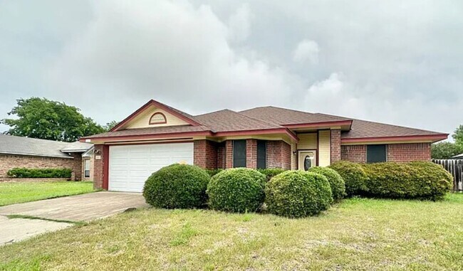 Building Photo - Thoughtfully Designed Home with Spacious Interior