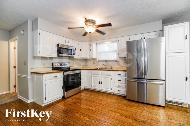 Photo - 284 Bristol Dr SW