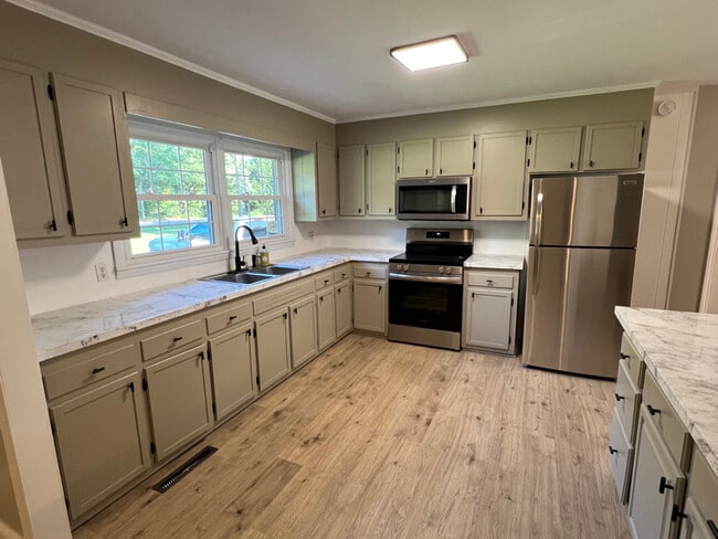 Building Photo - 1321 Glenwood Rd Rental