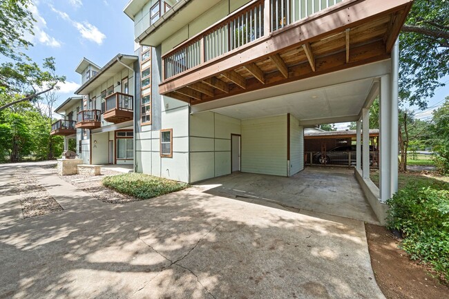 Photo - 707 E 47th St Apartamento Unidad B