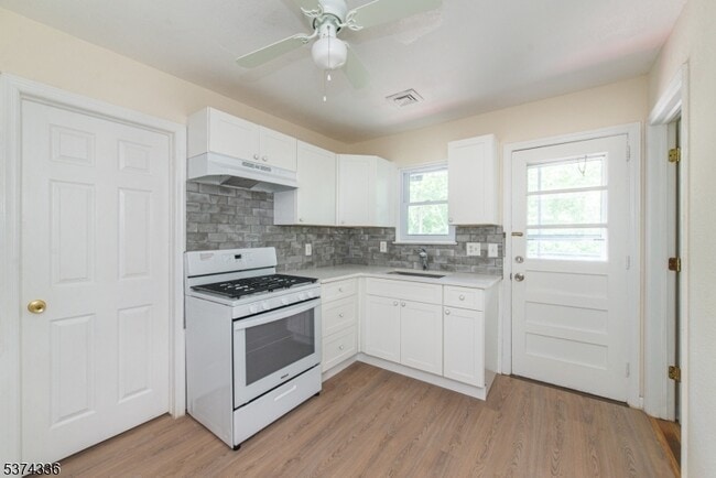 Photo - 18 Pleasant View Ave