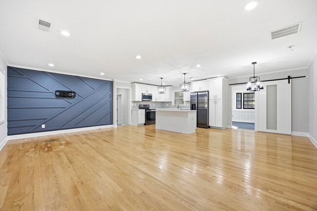 Photo - 2717 S Clark Dr