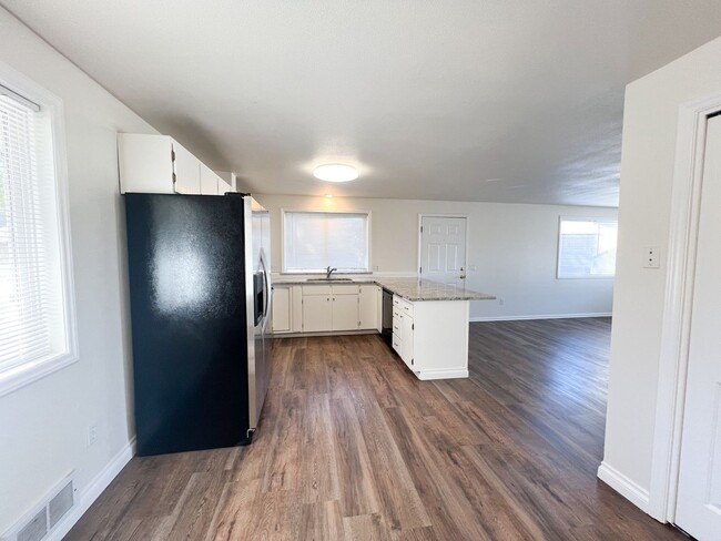 Photo - 1107-1111 Unit 1111 W. OR Ave