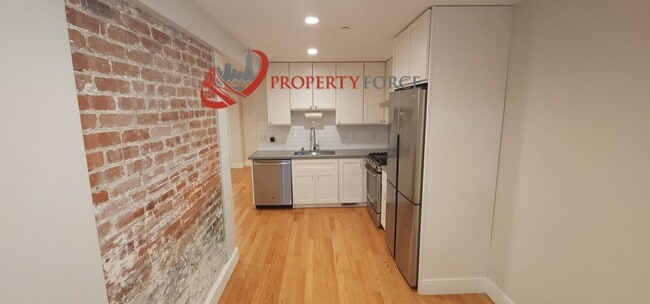 Photo - 1664-1668 Newcomb Unit 1668