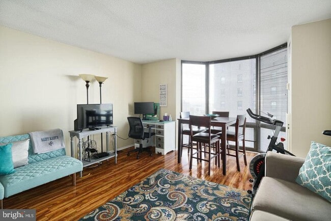 Photo - 2018 Walnut St Unit 17F