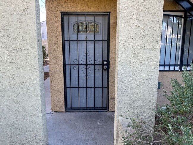 Photo - Charming 2-Bedroom Ground-Floor Gem with M...