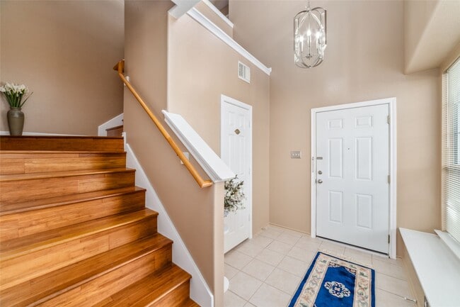 Photo - 203 W Stedhill Loop