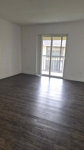 Building Photo - 9924 Sweepstakes Ln Unit 8
