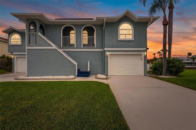 4017 Triggerfish Dr