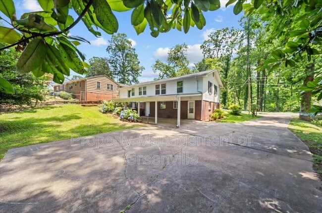 Photo - 304 Robin Hood Rd