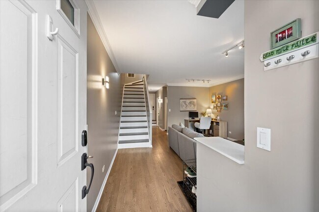 Photo - 1214 W School St