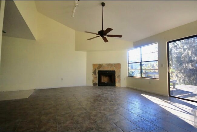 Building Photo - 4407 SW 21st Ln