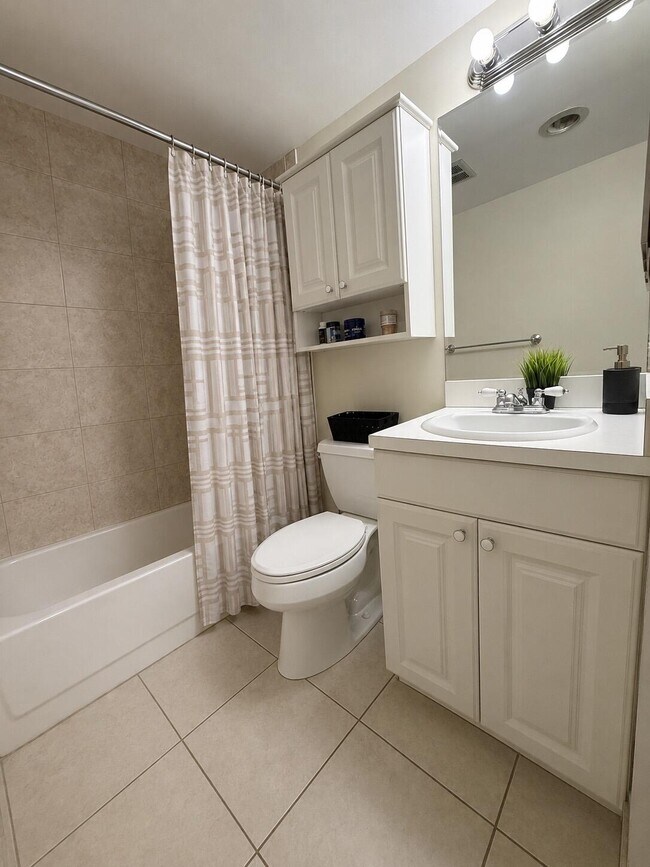 Photo - 4168 Inverrary Dr Unit 103