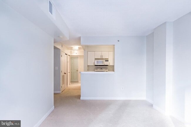 Building Photo - 601 Pennsylvania Ave NW Unit 201