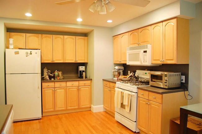 Building Photo - 53 Wellington St Unit 3 Rental