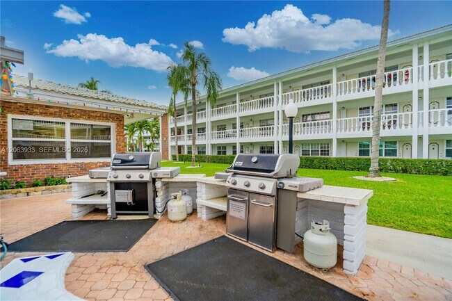 Photo - 2455 NE 51st St Unit E114