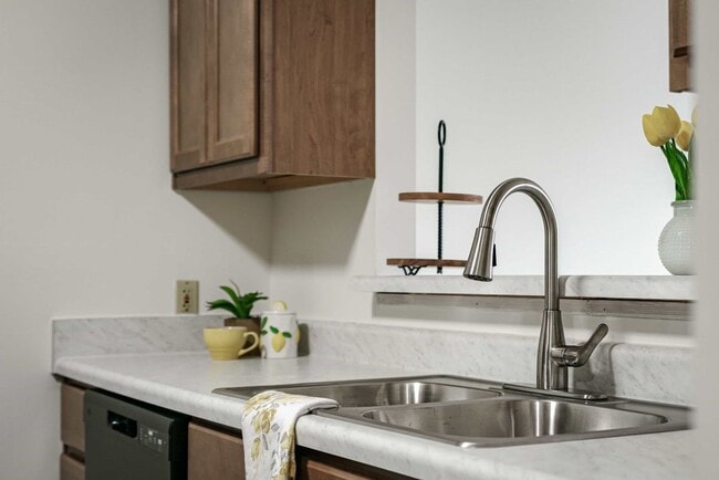 Emerald Pointe Apartments