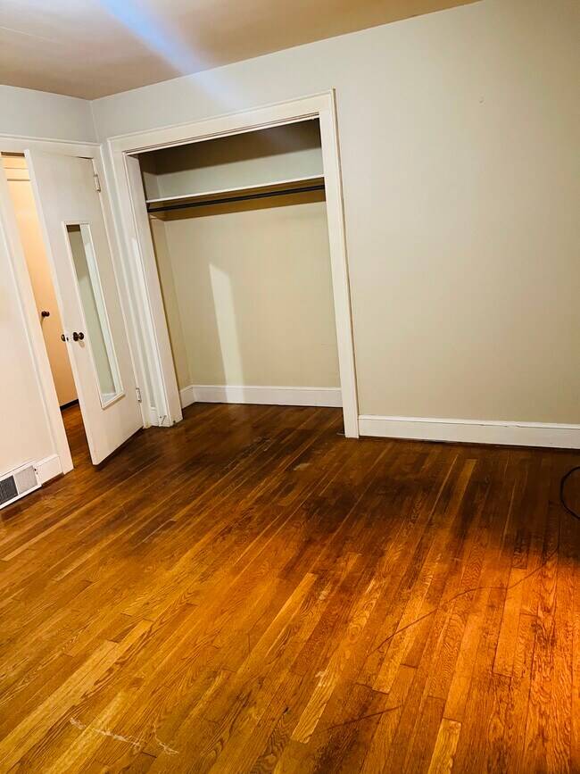 Photo - 1040 Roundknob Ave