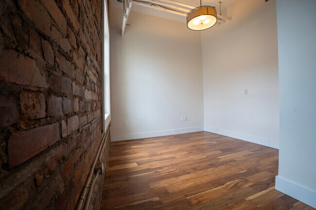 Photo - 85 King St E Unit 402