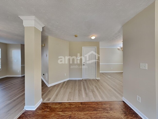 Photo - 2533 Plymouth Way