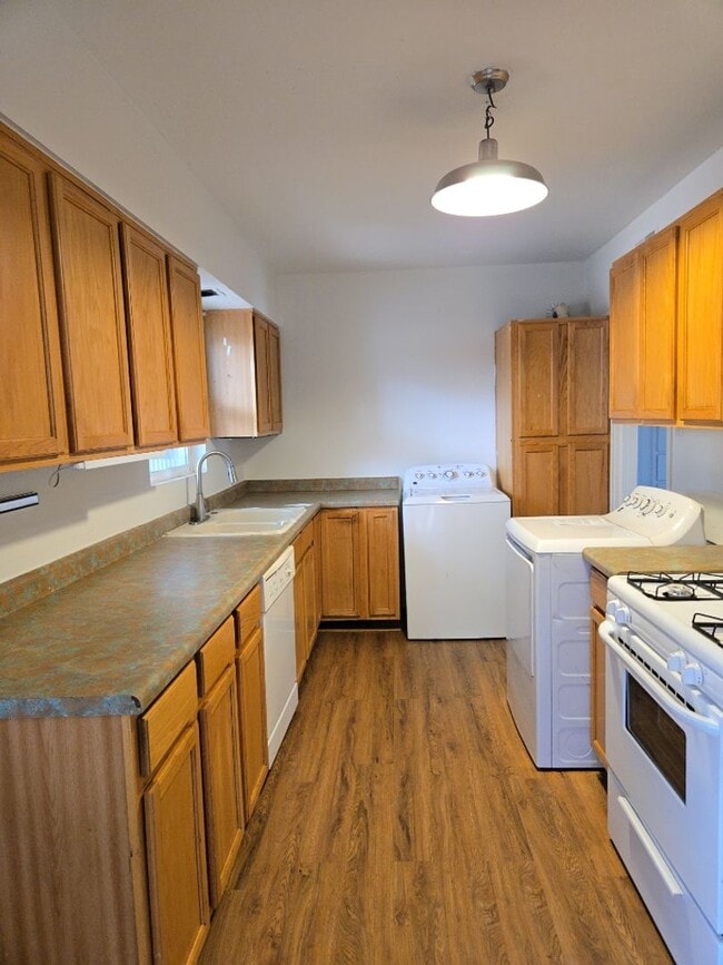 813 Palisades Dr NW