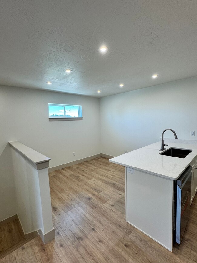 Photo - 684 S 750 W