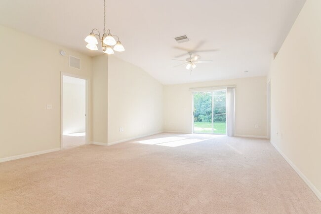 Photo - 4013 Constantine Loop