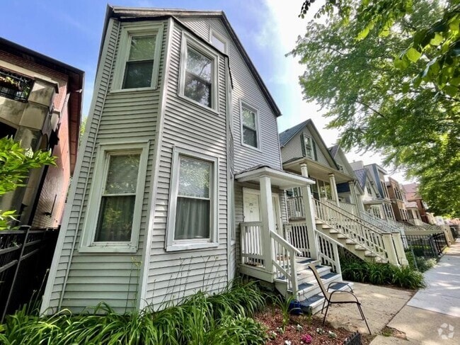 Building Photo - 3 bedroom in Chicago IL 60657 Unit CH Rental