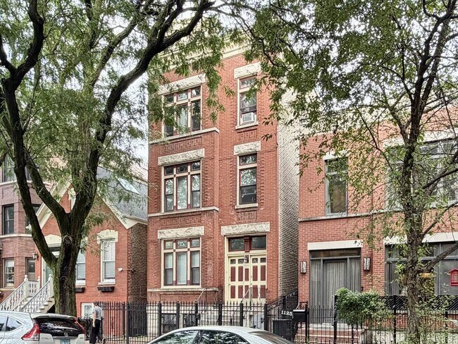 Photo - 1129 N Winchester Ave Unit 2C