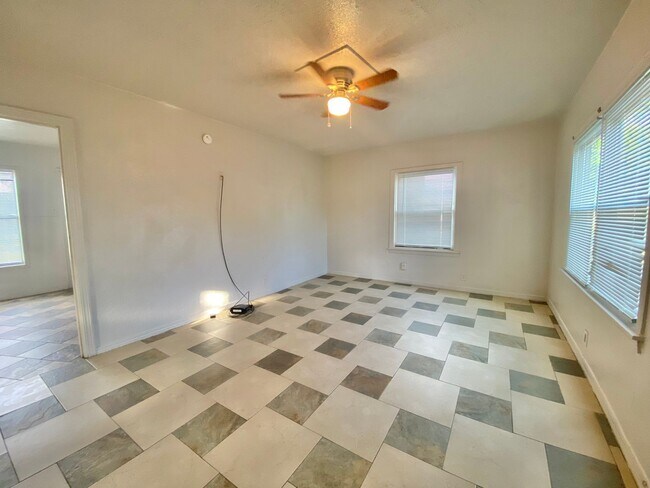 1923 39th St Unidad Front
