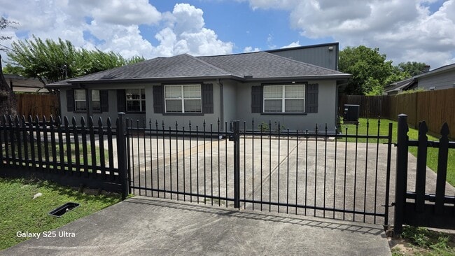 Photo - 2098 Harland Dr