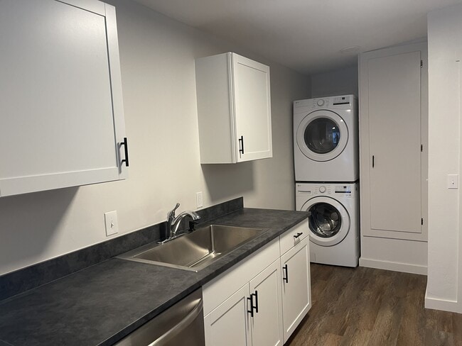 Photo - 1210 E Monroe Dr