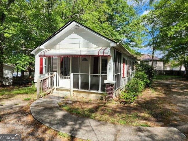 Building Photo - 631 Davis Ave