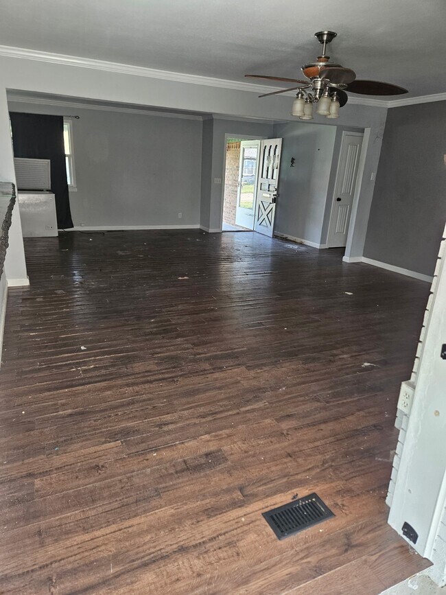 Photo - 1115 University Blvd