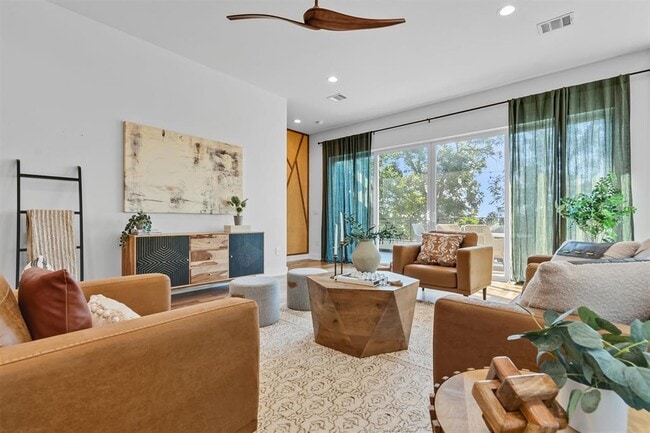 Building Photo - 2712 Oak Springs Dr