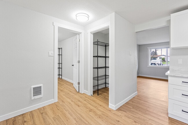 Photo - 5110 Diamond Blvd SW