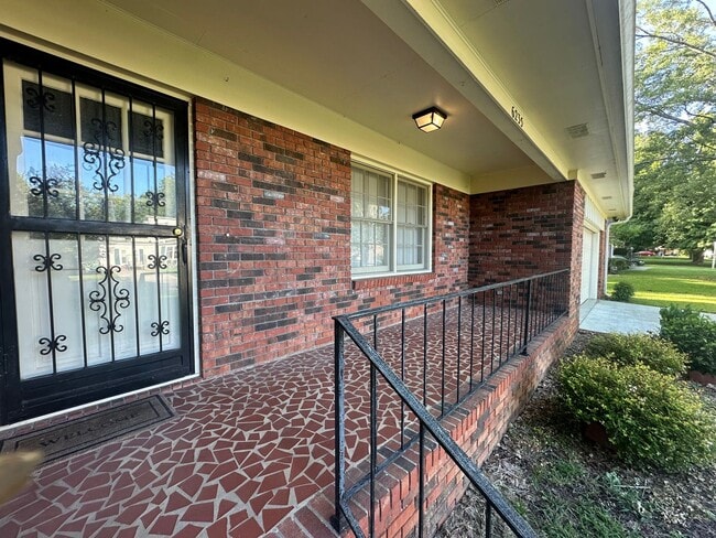 Photo - Charming 3 Bedroom, 2 Bathroom Home in Lenlock!