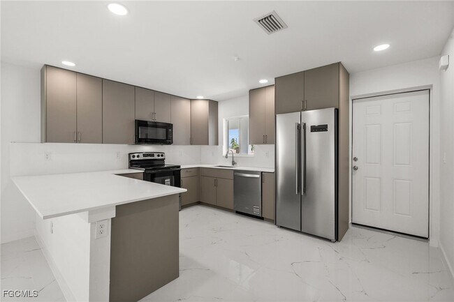 Photo - 721 SW 30th Terrace Unit 3