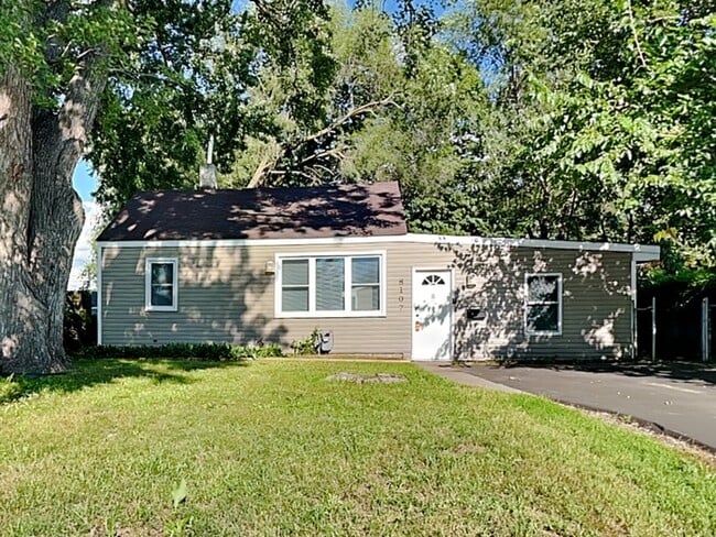 Building Photo - 8107 Pillsbury Ave S Rental