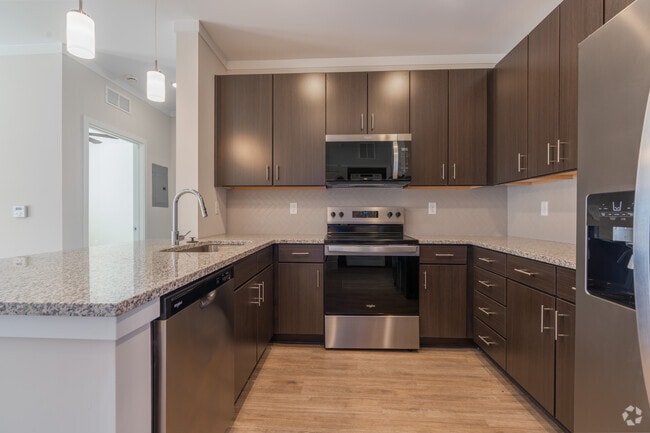 1BR, 1BA - 688SF - Kitchen