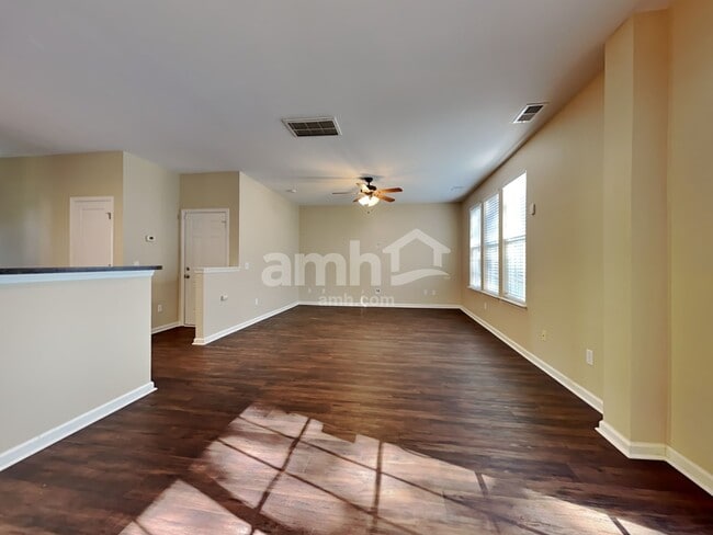 Photo - 577 English Oak Cir