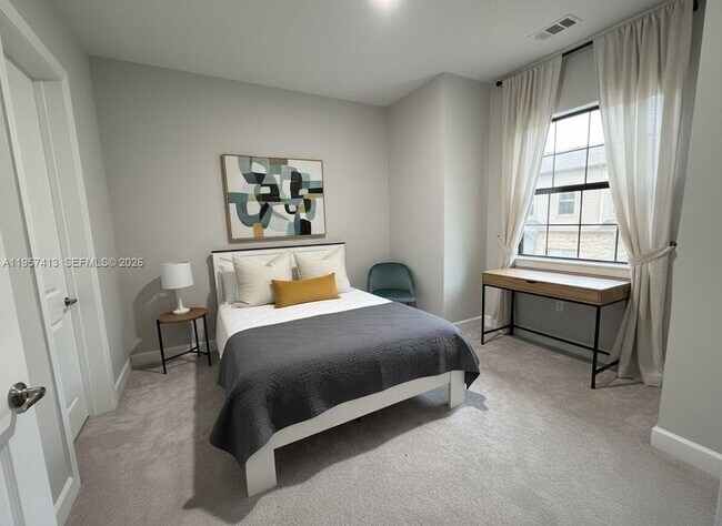 Photo - 15323 Lucerna St