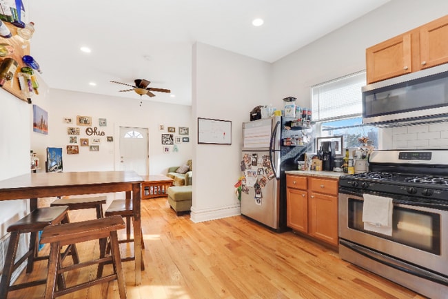 Photo - 1148 W Belmont Ave Unit 2R