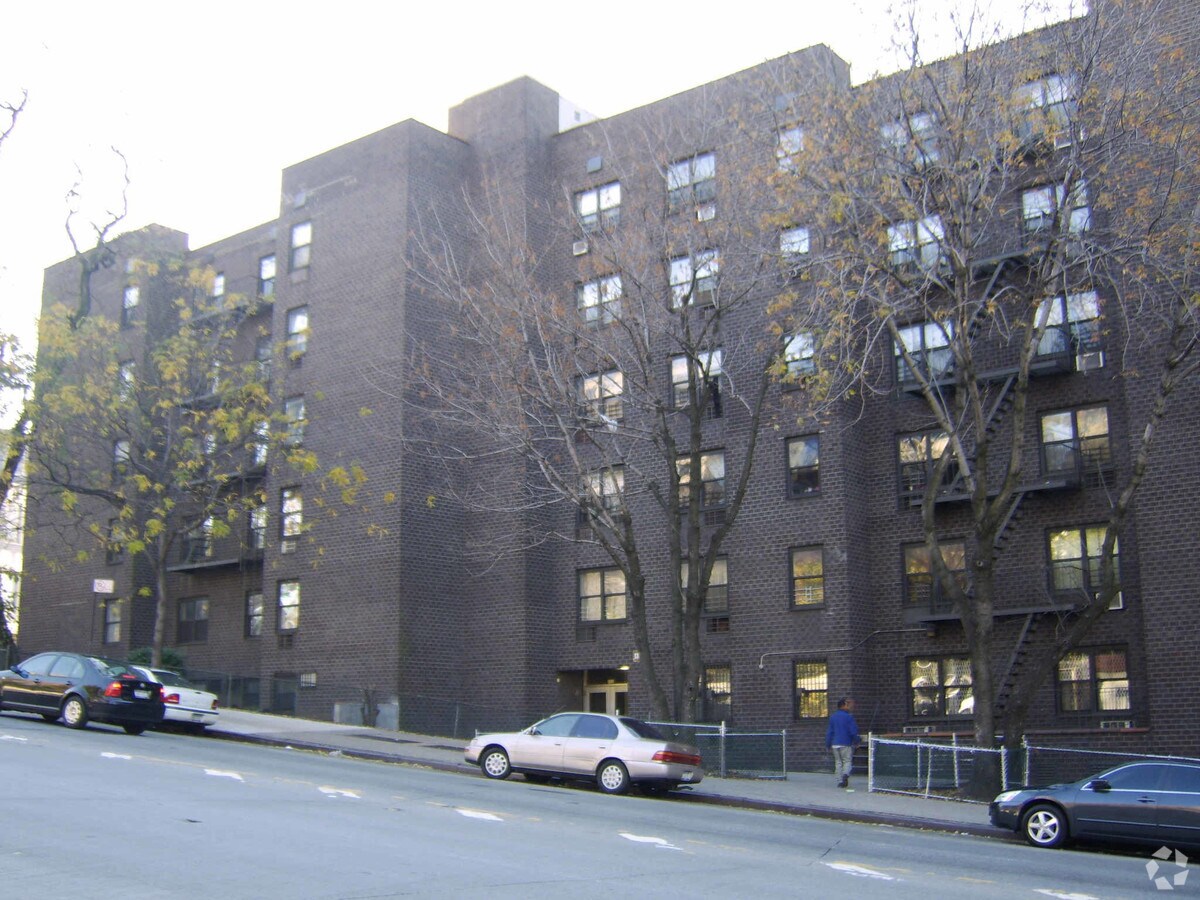 Photo - 170-200 W Kingsbridge Rd Apartments