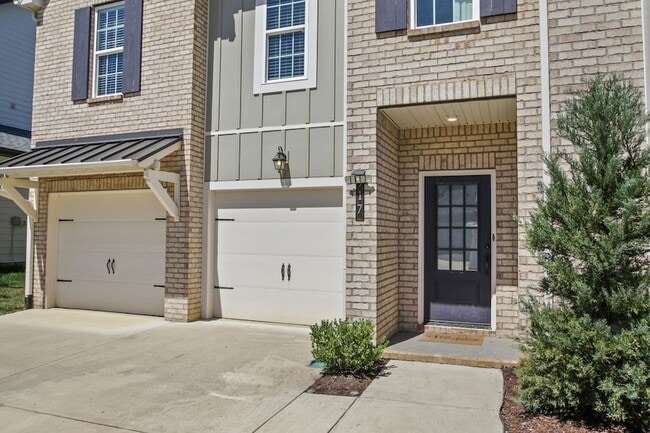 Photo - 917 Plowson Rd