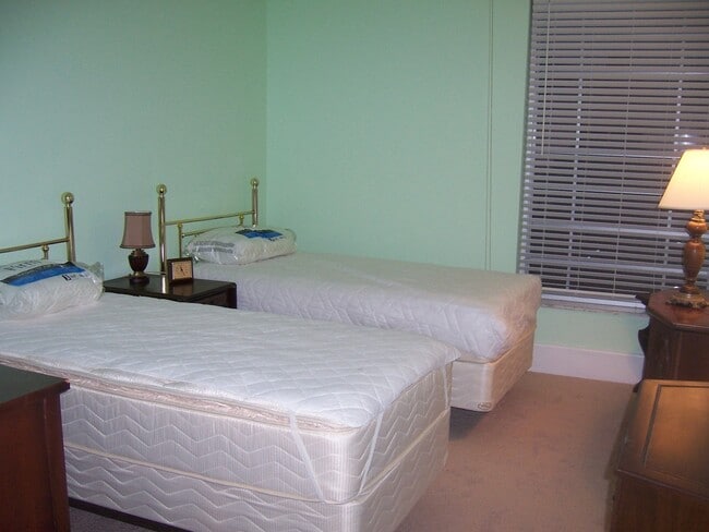 Photo - 2/1 in gated community, available now!