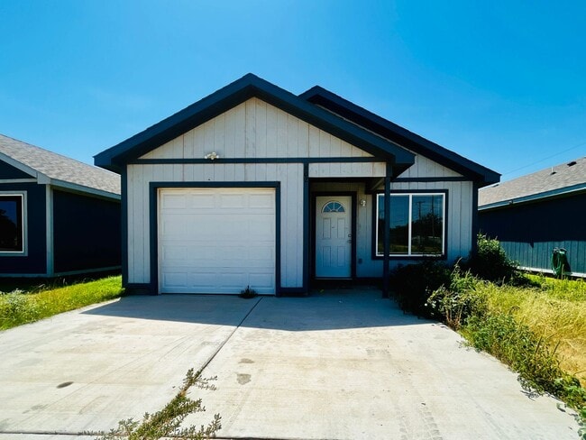 Building Photo - 3/2/1 in Northeast Lubbock