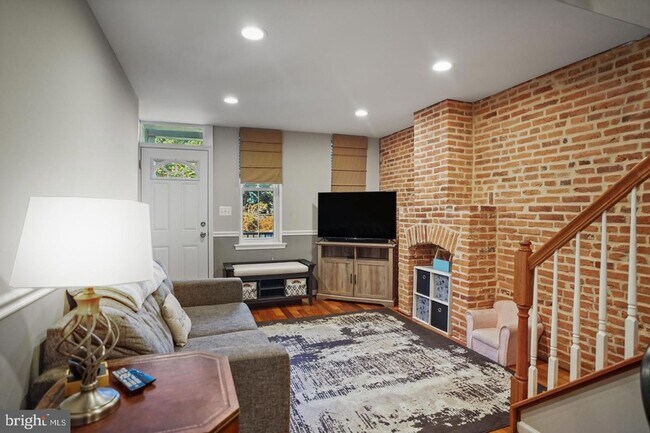 Photo - 1421 Race St