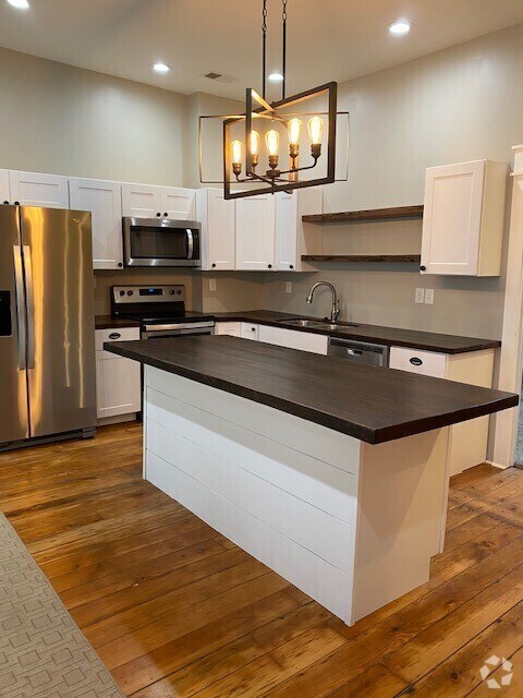 Building Photo - 713 Main St Unit 713.5 Rental
